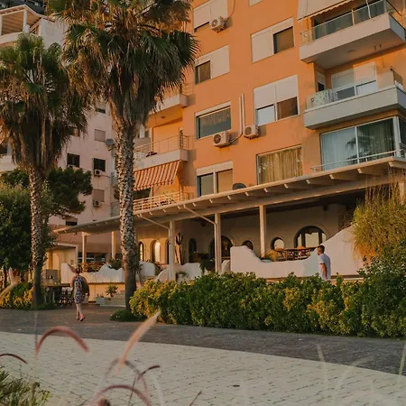 Kote's Beachfront 21 Apartment