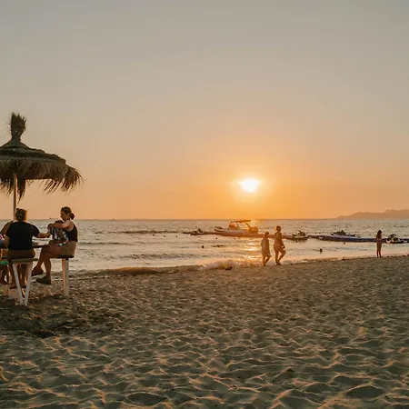 Kote's Beachfront 21 Апартаменты