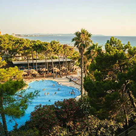 Daire Kote's Beachfront 21 *