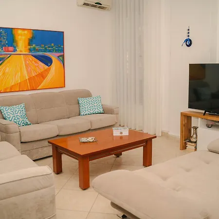 Kote's Beachfront 21 Daire Dıraç