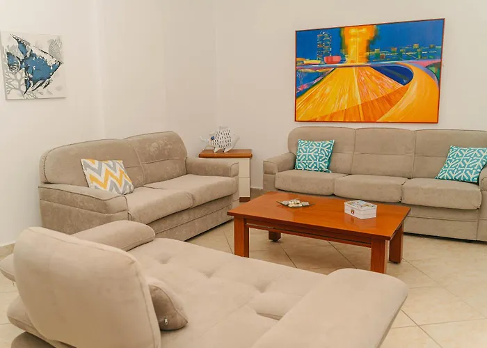 Kote's Beachfront 21 *