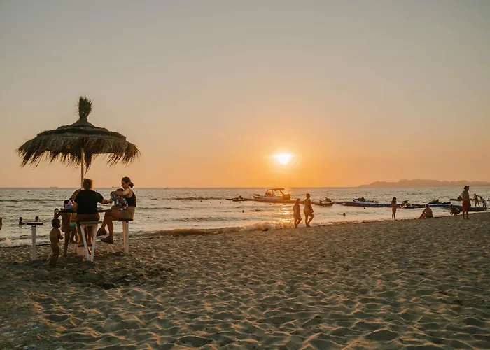 Kote's Beachfront 21 公寓